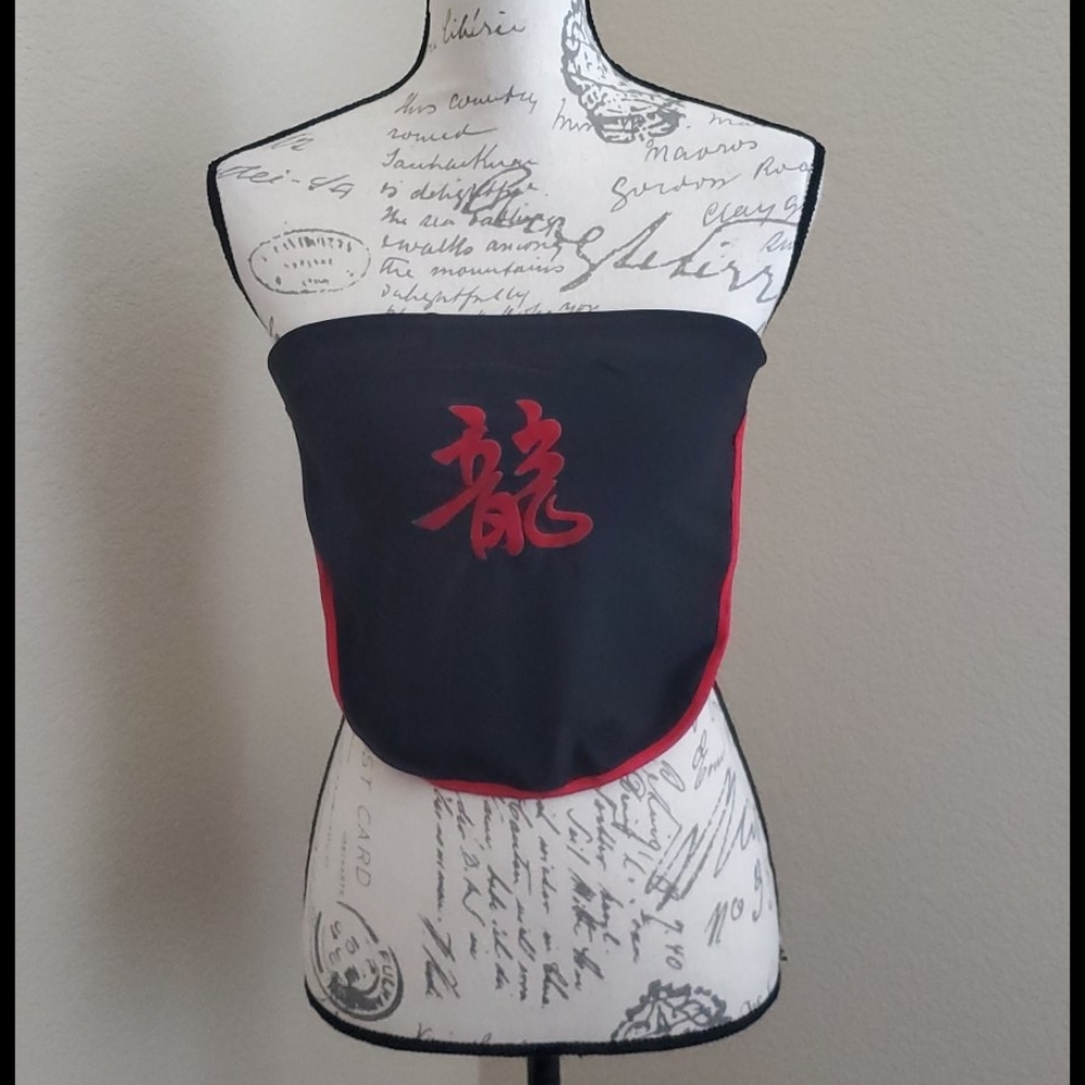 Unique top with Chinese symbol Xs